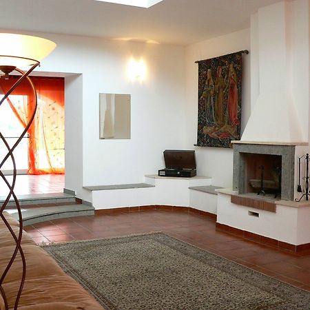 Agriturismo Il Casale Delle Ginestre Фьюмичино Экстерьер фото